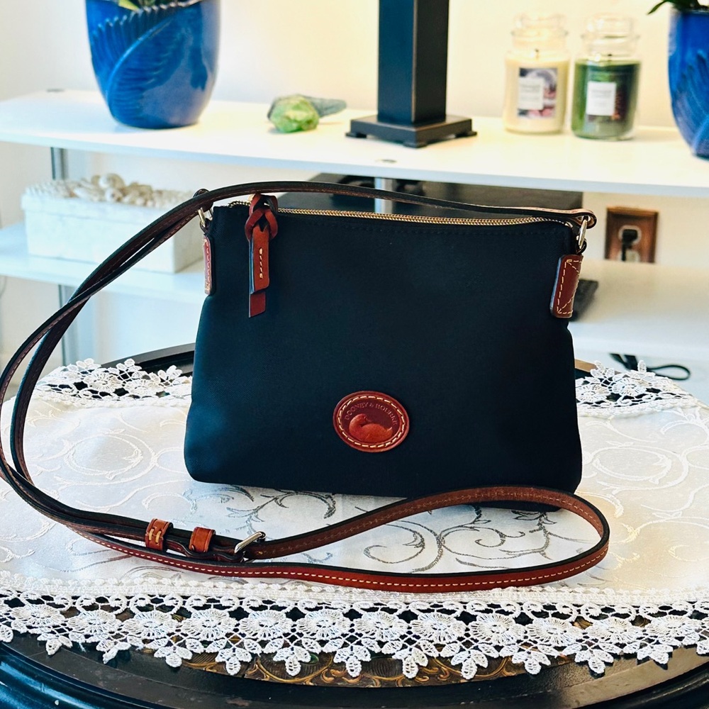 🦆Dooney & Bourke Nylon Pouchette Crossbody Bag, Black (NWOT) - Picture 2 of 7